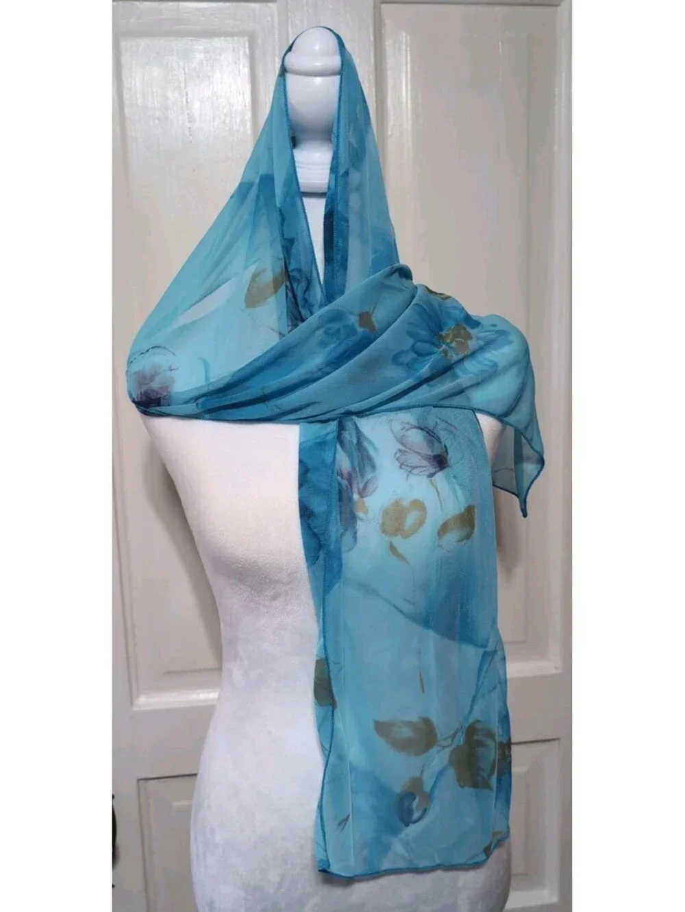 Vtg CAROLYN STRAUSS Scarf Blue Floral Pattern NWT Deadstock USA 62x12(1562)E
